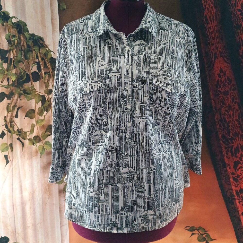 EUC: 7th Avenue Design Studio Sz XXL White & Black NYC Skyline Graphic Blouse